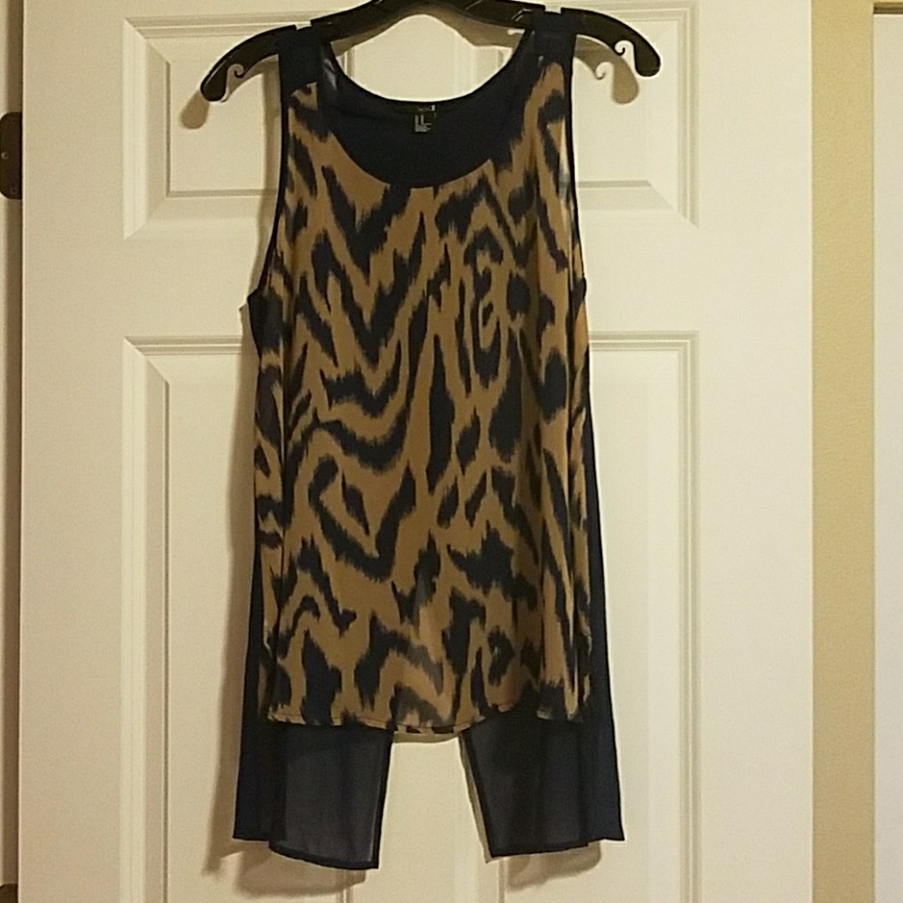 Sheer tank with split back size M